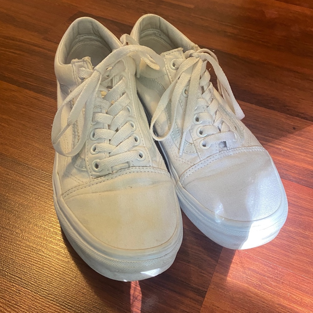White Vans Old Skool 🛹